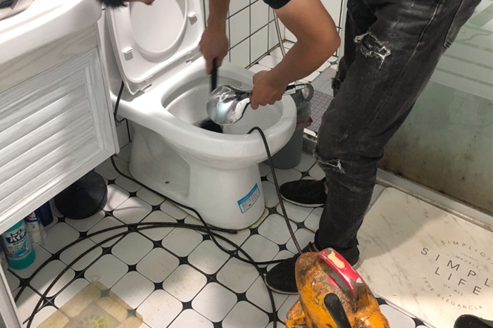 盘锦马桶堵塞自己疏通还是找师傅?专业上门服务让你省时更省心